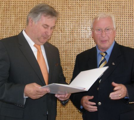 Urkunde für 30 Jahre Mitarbeit im Rat der Stadt Osterholz-Scharmbeck